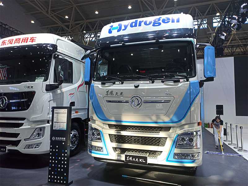 東風(fēng)天龍KL氫燃料電池牽引車(chē)
