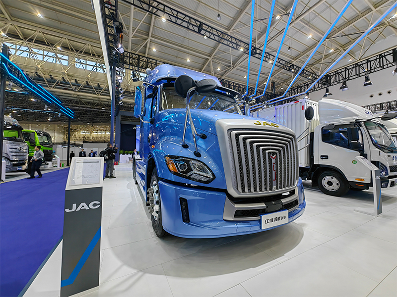 江淮跨越V5 6×4牽引車(chē)