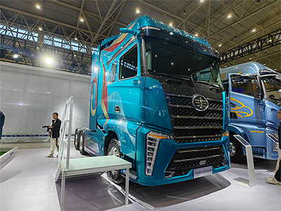 J7創(chuàng)領(lǐng)自主燃電牽引車(chē)