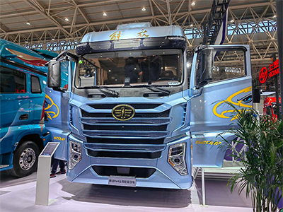鷹途6x4頭等艙牽引車(chē)