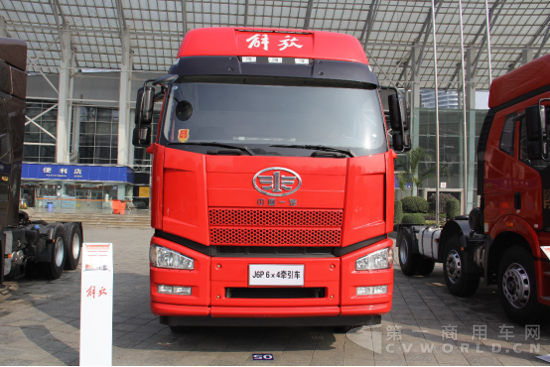 解放J6P 6×4牽引車，搭載錫柴13L 500馬力發(fā)動(dòng)機(jī).png