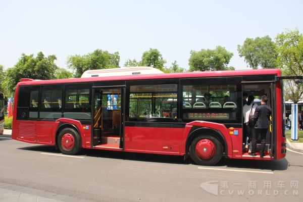 恒瑞系列插電式混合動(dòng)力客車(chē)試乘 (4).jpg