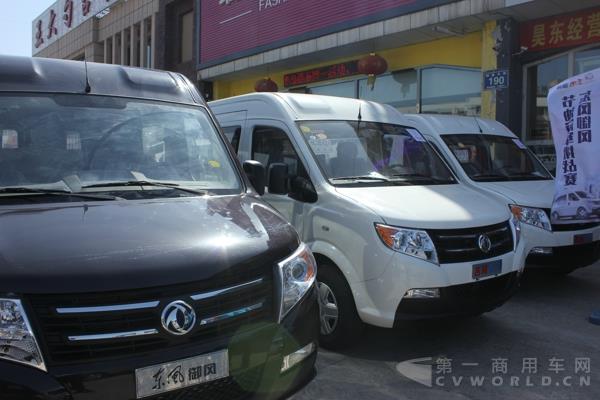現(xiàn)場(chǎng)展車(chē)2.jpg