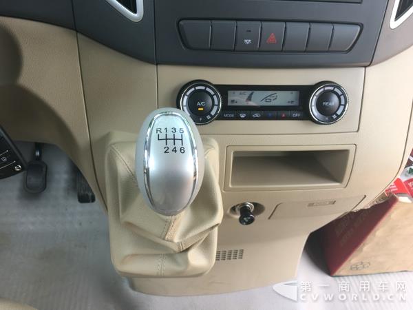 二代江淮星銳6系長軸車型，17座，搭載江淮2.7CTl 國五柴油發(fā)動(dòng)機(jī)12.jpg