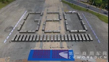 143輛宇通客車服務(wù)全國兩會，已接受北京市委領(lǐng)導(dǎo)檢閱2.jpg