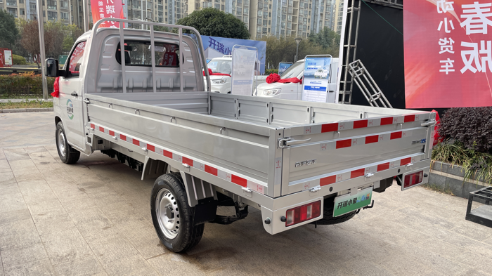適合年輕人創(chuàng)業(yè)的第一臺電動(dòng)小貨車，開瑞小象青春版怎么樣？8.png