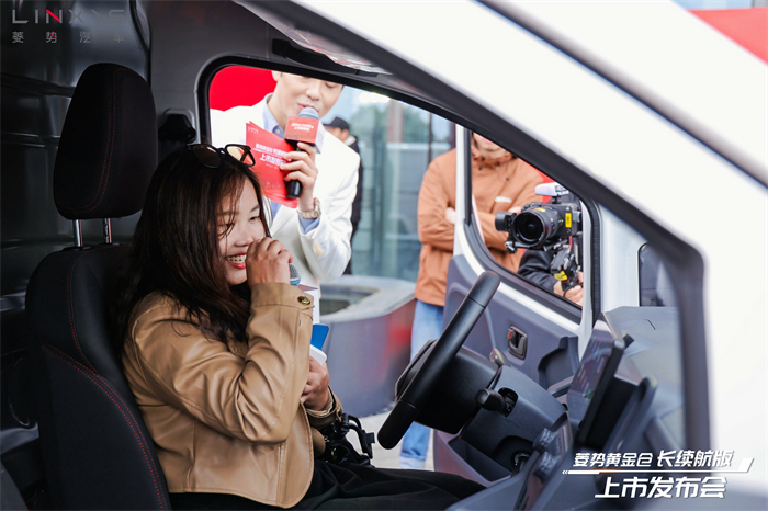 【第一商用車網(wǎng) 原創(chuàng)】近日，又一款新能源大中面物流車——實(shí)跑續(xù)航超300公里的菱勢(shì)黃金倉(cāng)長(zhǎng)續(xù)航版上市了。