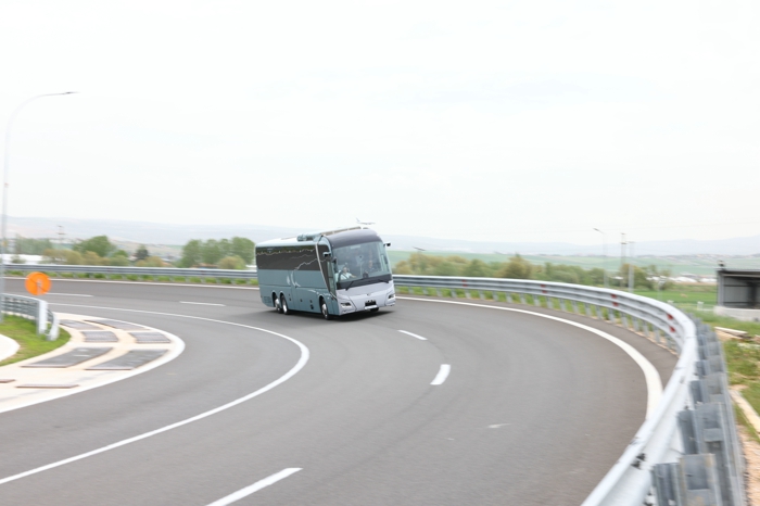 近日，曼恩商用車正式發(fā)布旗下首款純電長(zhǎng)途客車Lion's Coach E。
