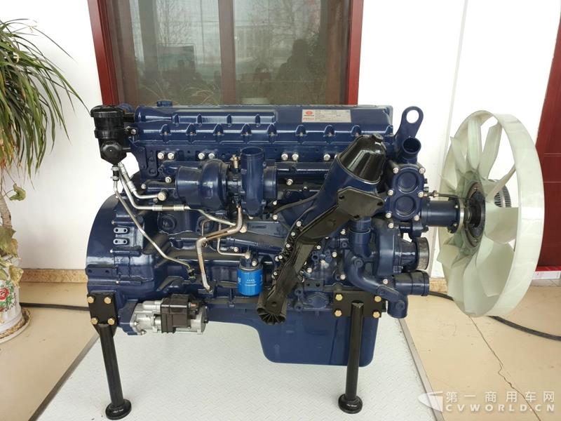 現(xiàn)場展示濰柴13L發(fā)動(dòng)機(jī)