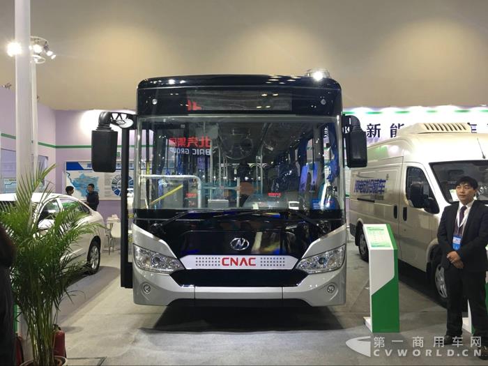 襄陽(yáng)九洲帶來(lái)的純電動(dòng)公交車(chē)
