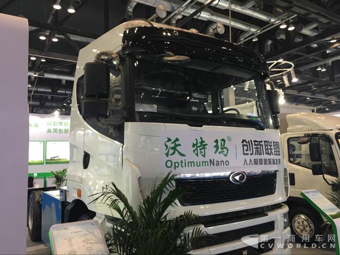 搭載沃特瑪動(dòng)力系統(tǒng)的華菱純電動(dòng)碼頭牽引車(chē)