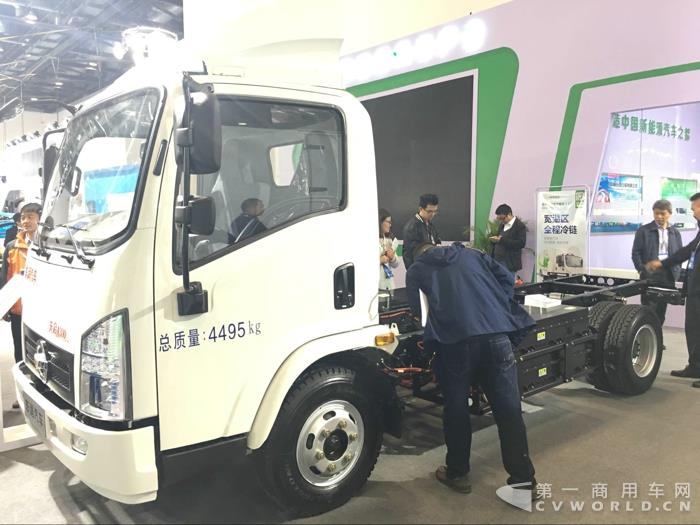 湖北東潤(rùn)專(zhuān)用汽車(chē)帶來(lái)的純電動(dòng)廂式運(yùn)輸車(chē)