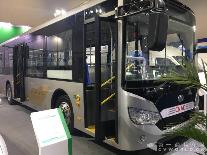 襄陽(yáng)九洲帶來(lái)的純電動(dòng)公交車(chē)