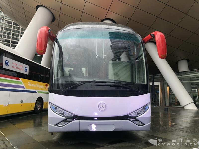 申龍SLK6116HKB歐六柴油客車，全部采用奔馳底盤