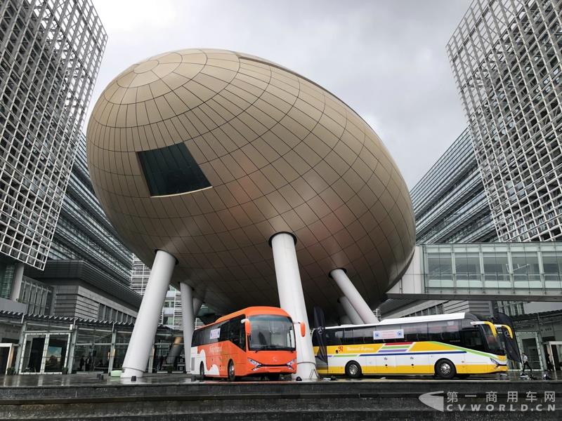 申龍SLK6116HKB歐六柴油客車，全部采用奔馳底盤