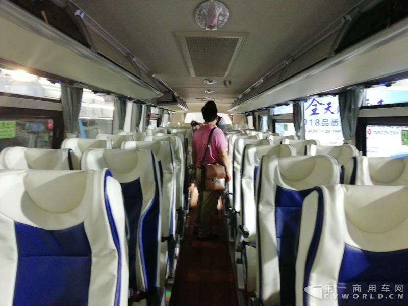 福田可搭載康明斯ISGe320動力的歐輝BJ6122雙風(fēng)擋城間客車內(nèi)飾