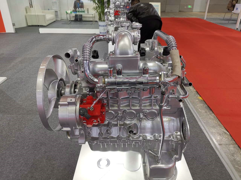 五十鈴JE493輕型發(fā)動機，排量2.771升