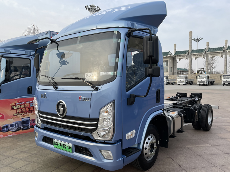 13號(hào)展車(chē)：陜汽輕卡E3000-P7.5H-插電式混合動(dòng)力車(chē)型