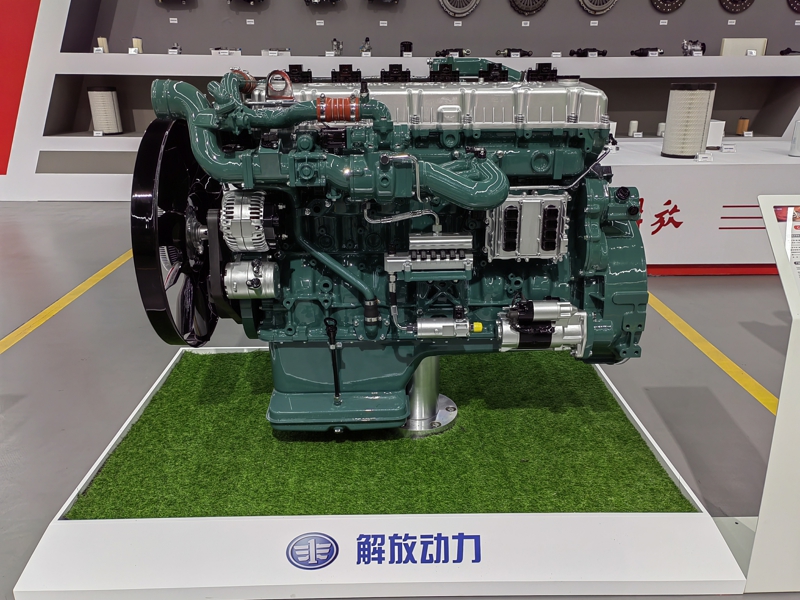 解放動力CA6SM3-E6系列燃?xì)鈾C(jī)，排量12.52升，功率覆蓋350-470馬力